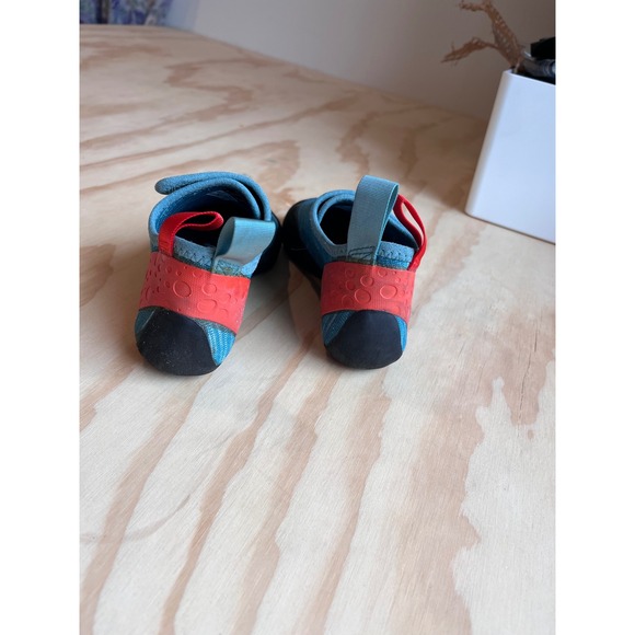 Black Diamond Momentum Kids Climbing Shoes Blue Red Mismatched 3(left) 4(right) - Picture 3 of 12